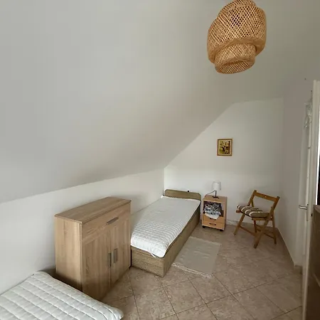 Chill & Pool Retreat Almadi