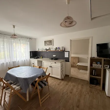 Chill & Pool Retreat Almadi *