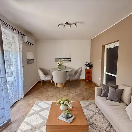 Apartment Chill & Pool Retreat Almadi Balatonalmadi